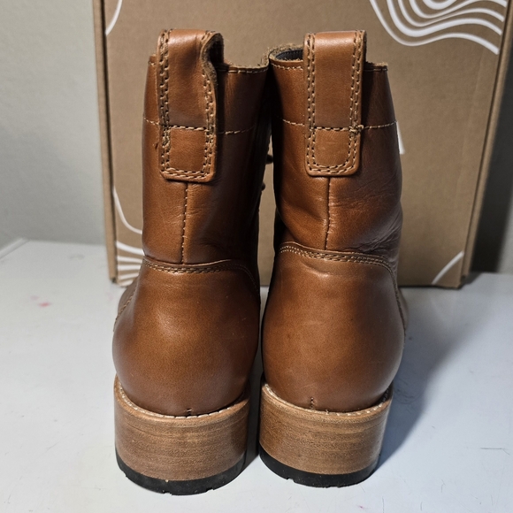 Portland Leather Lace Up Boots - Picture 4 of 8